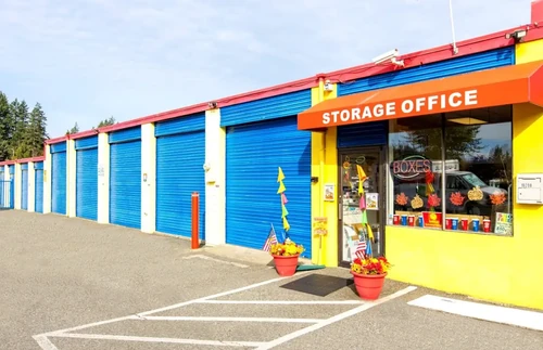 Silverlake Safe Storage storage facility exterior view